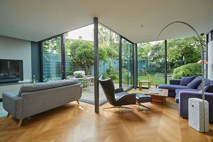 Modern Architect Home by Richmond Park gallery image 2