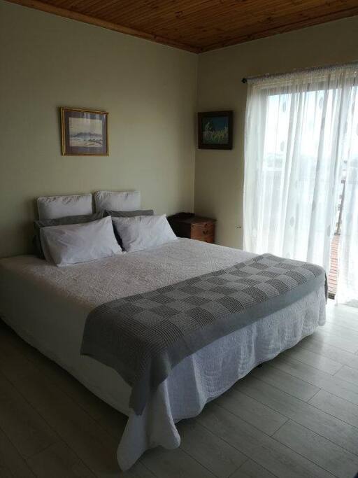 Main bedroom with Queen bed