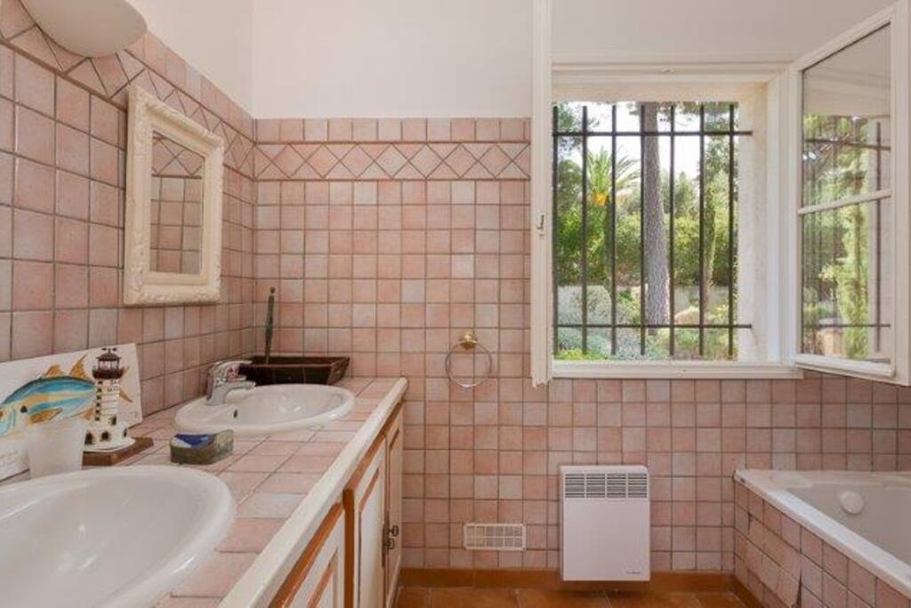 Main bathroom