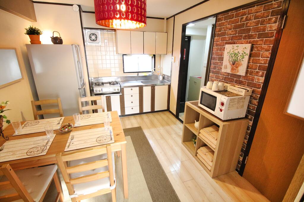 KITCHEN/LIVING ROOM