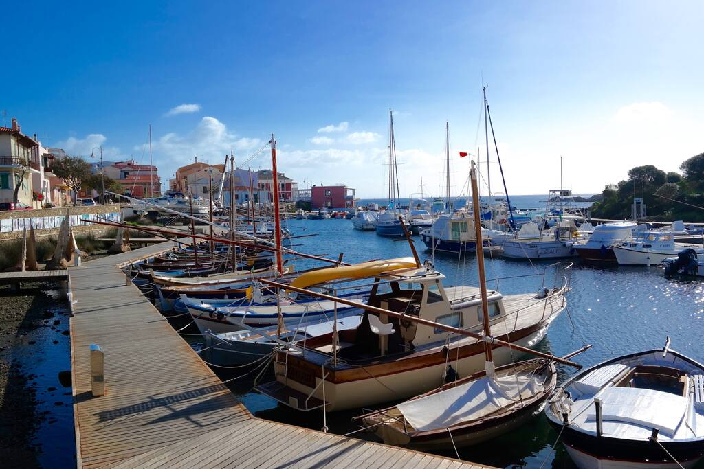 Il caratteristico "Porto Vecchio" di Stintino dove si trova l'appartamento