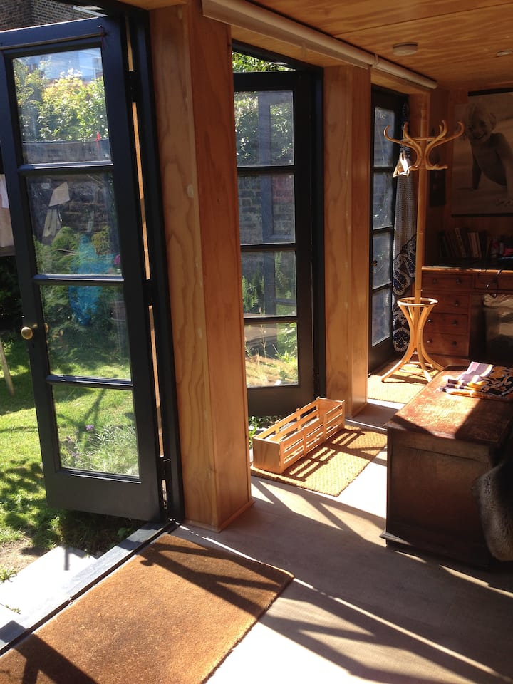 Charming Private Garden Studio - London
