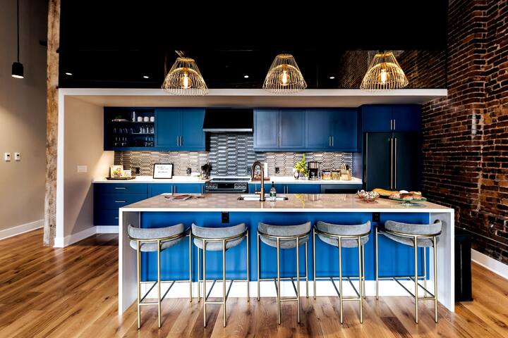 Loft Penthouse w/ City View 1 block from Broadway gallery image 3