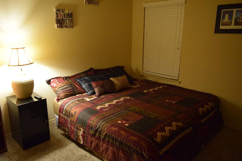 2nd bedroom - With TV(Netflix ready) - Private for guests