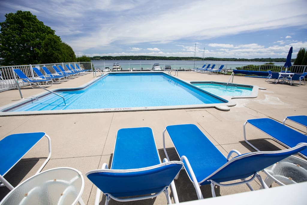 short walk to pool, hot tub