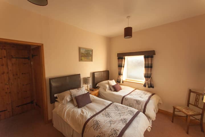 Twin Room - Byre Cottage