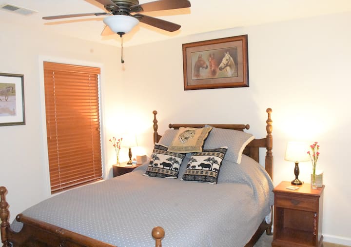 Krevat dopio "queen", çarçafë shumë të rehatshëm Boll  & Branch.