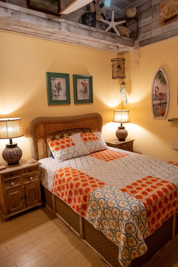 Master- Queen size bed