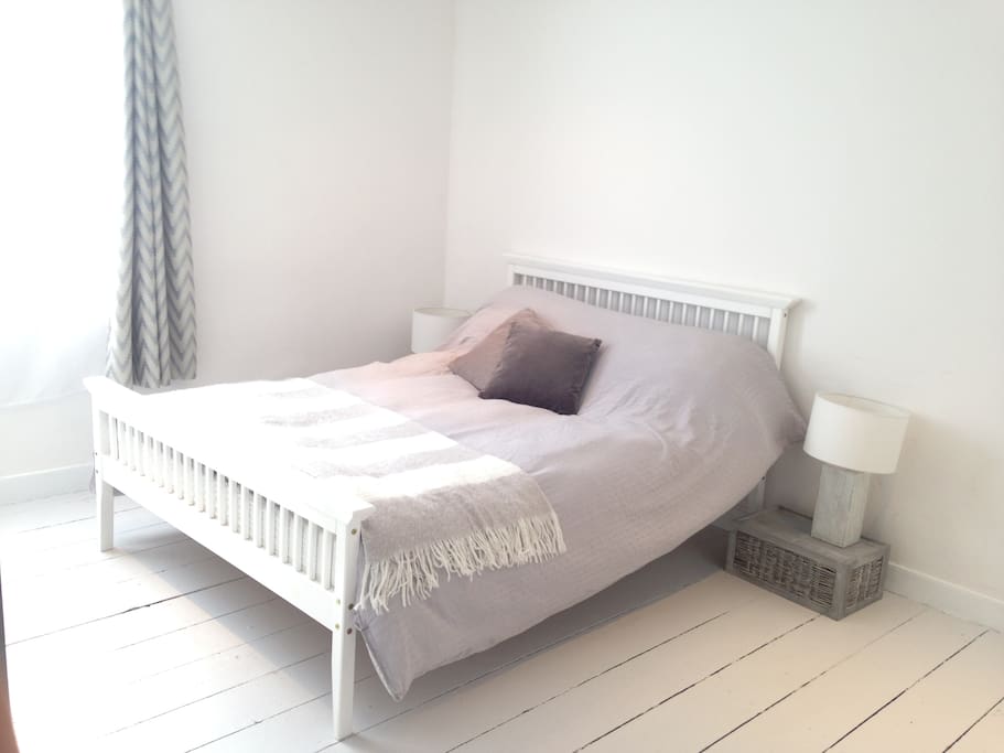 Double bed, memory foam mattress & kingsize duvet