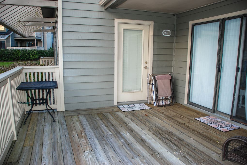 Spacious, lakefront rear deck