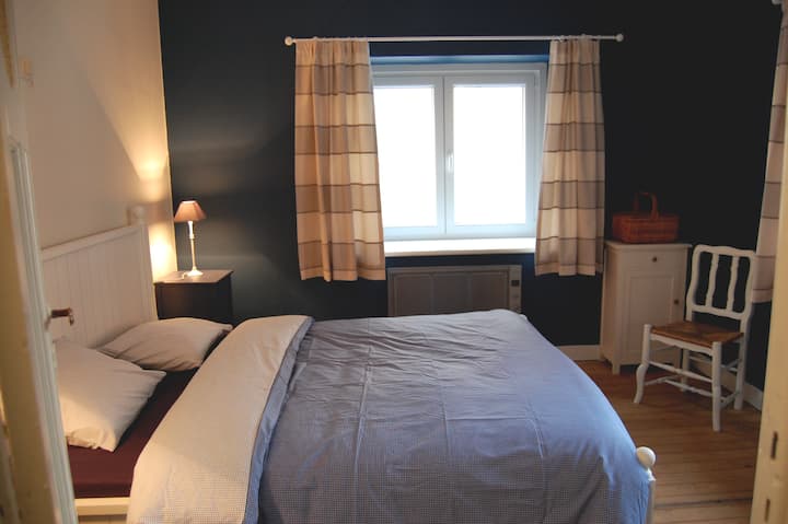 "Ebb and flow"
双人床