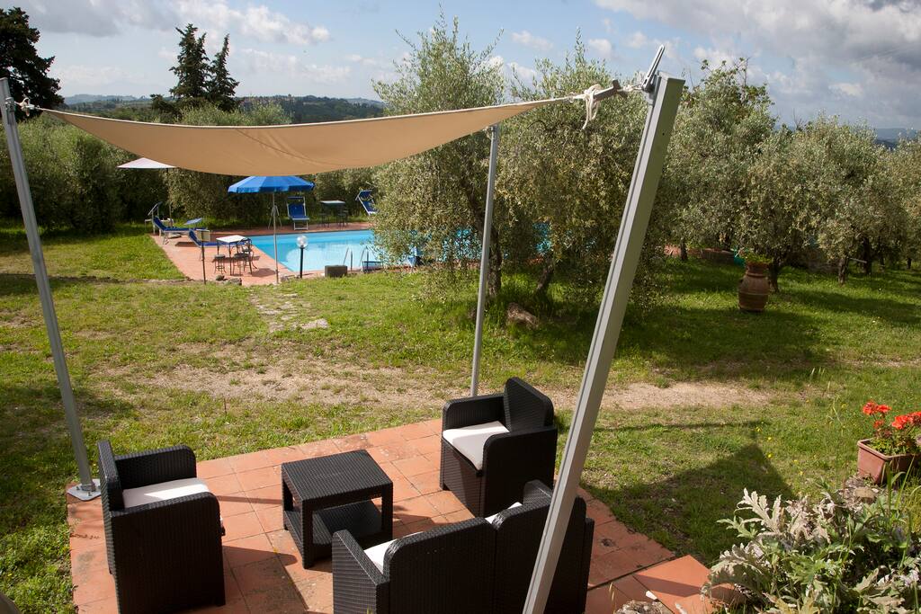 Sitting area close to the pool