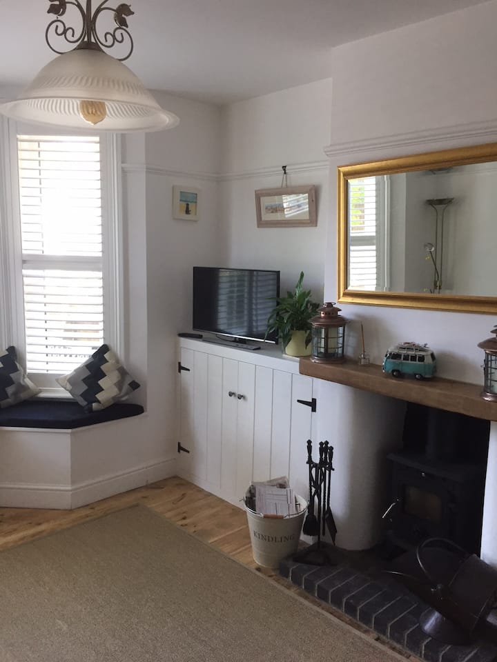 Relax with a book or listen to music in front of the log fire in the Snug room. TV if you don't want to watch what the kids are next door. 