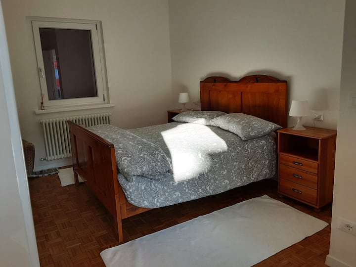 La seconda camera con il letto queen size.