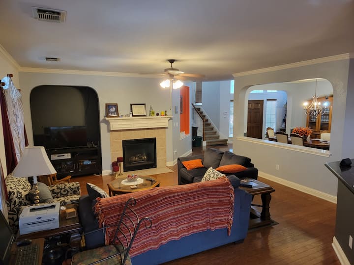 Wahiawa Room - Cedar Park, TX