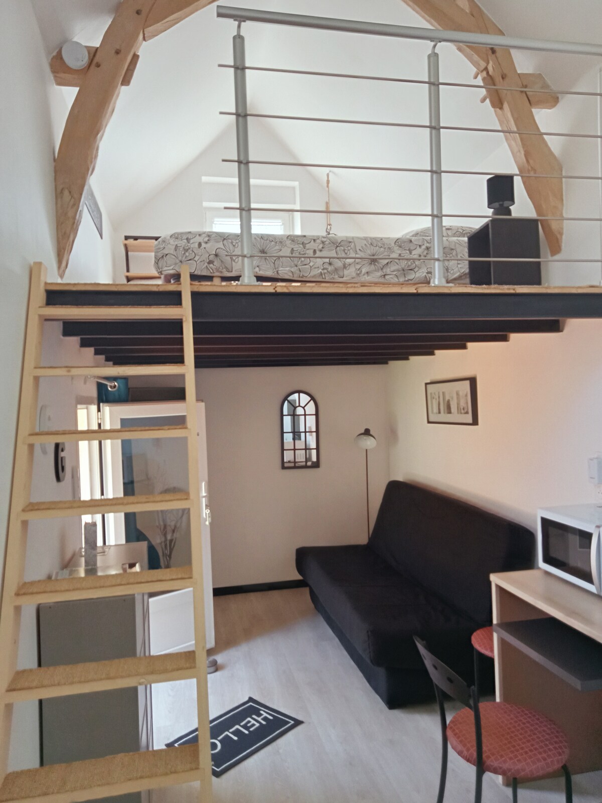Successful Airbnb property: Atypical studio in former pigsty in Archidiocèse De Poitiers