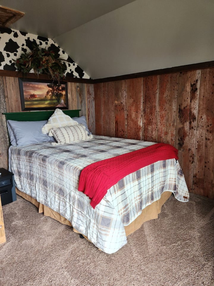 Queen Bedroom
