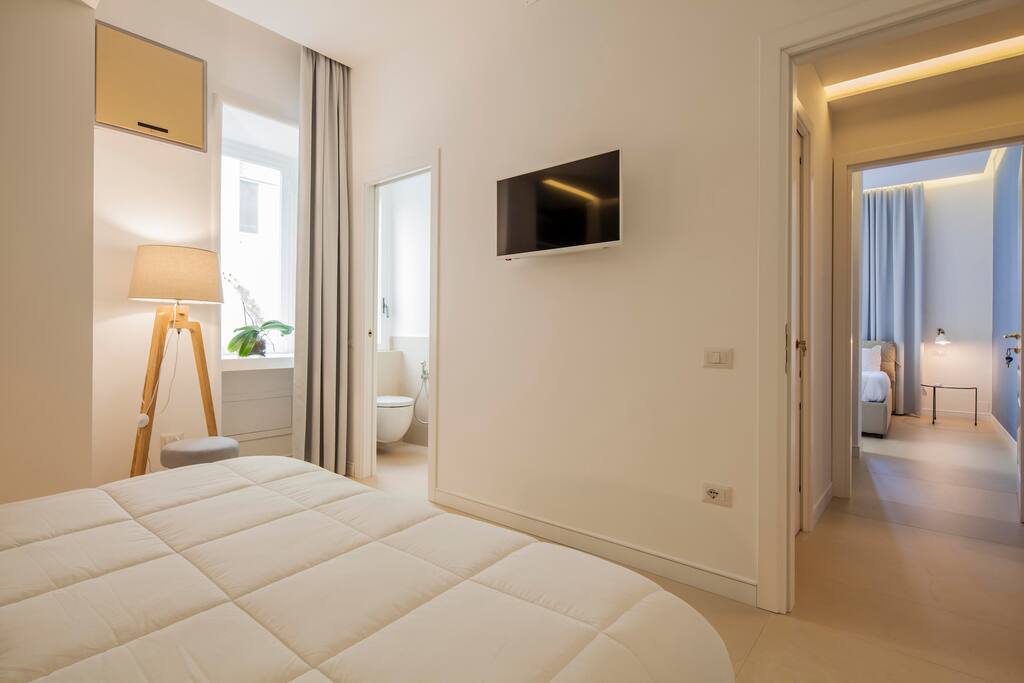 Classic bedroom with king size bed *Petit B&B by Starhost* #starhost