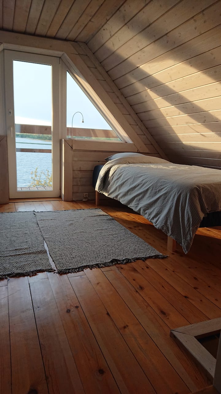 Bedroom with 2 single beds and of course the sea view