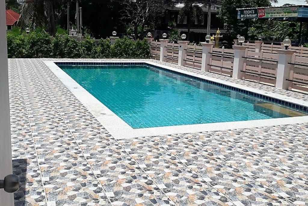 COMMUNITY POOL FOR FREE USE