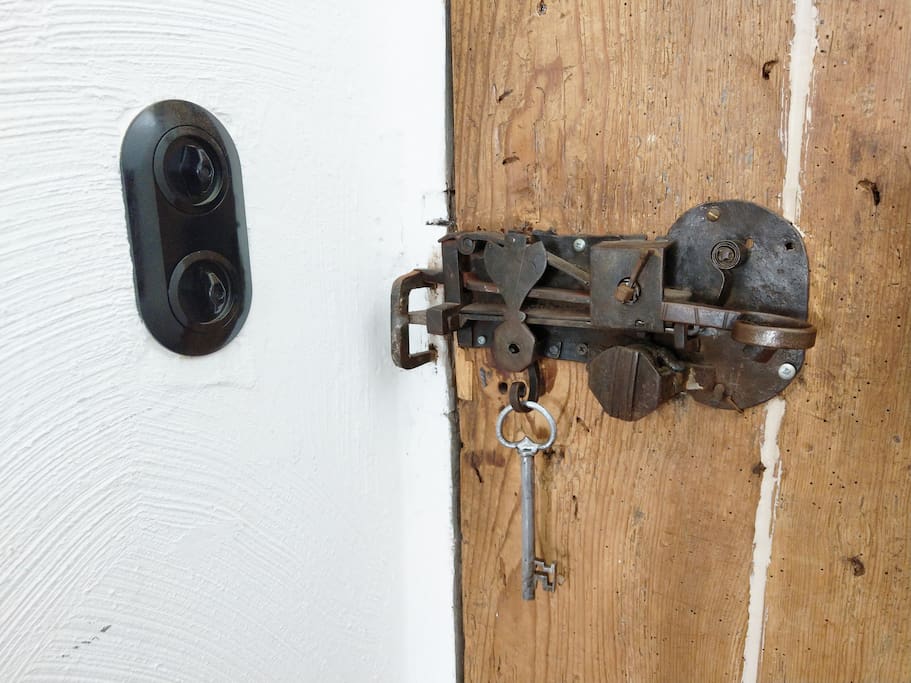 Original door lock (in working order)