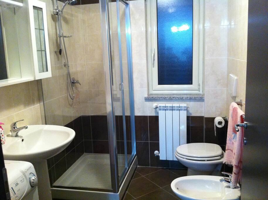 COMPLETE WASHROOM & LAUNDRY