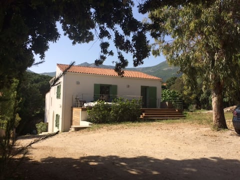 Propriété Airbnb réussie: The countryside in the city à Calvi