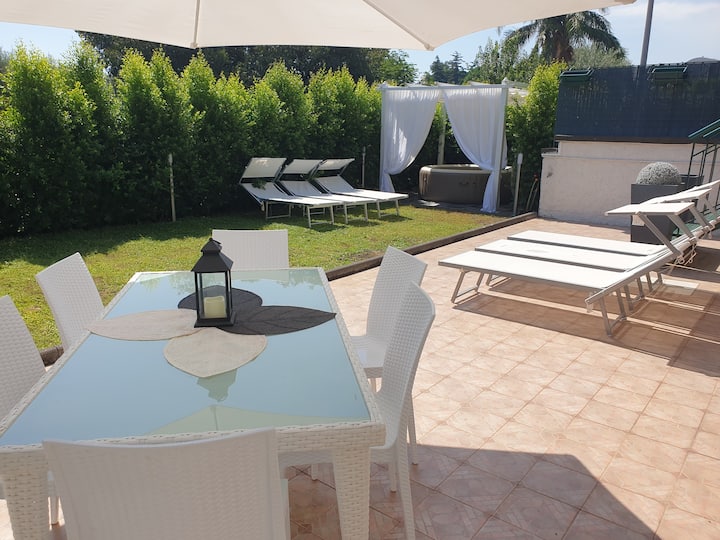 Villa Antares with a hydro pool between EtnaTaormina Houses for Rent