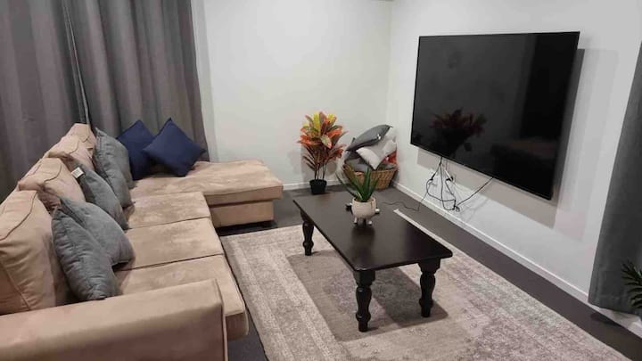 Family 2 Bedroom House For Family On Ground Floor - Samford Valley