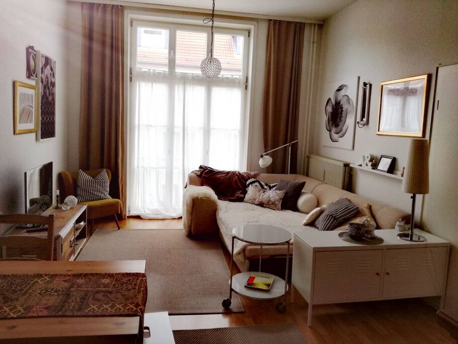 Wohnzimmer mit Schlafcouch