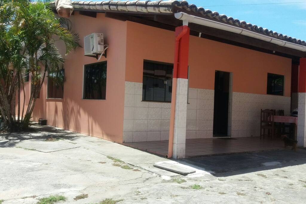 Vista do fundo da casa pra frente.
