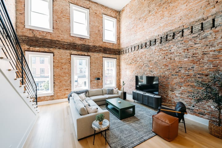 The Principal: Modern Townhome in Downtown