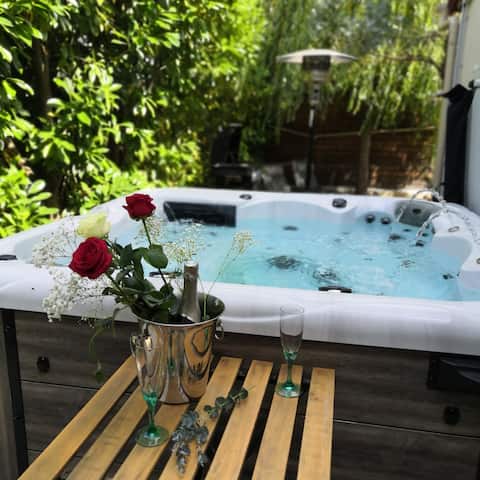 "Ô Rethel Jacuzzi" Ardennes Cottage, 5-star rated