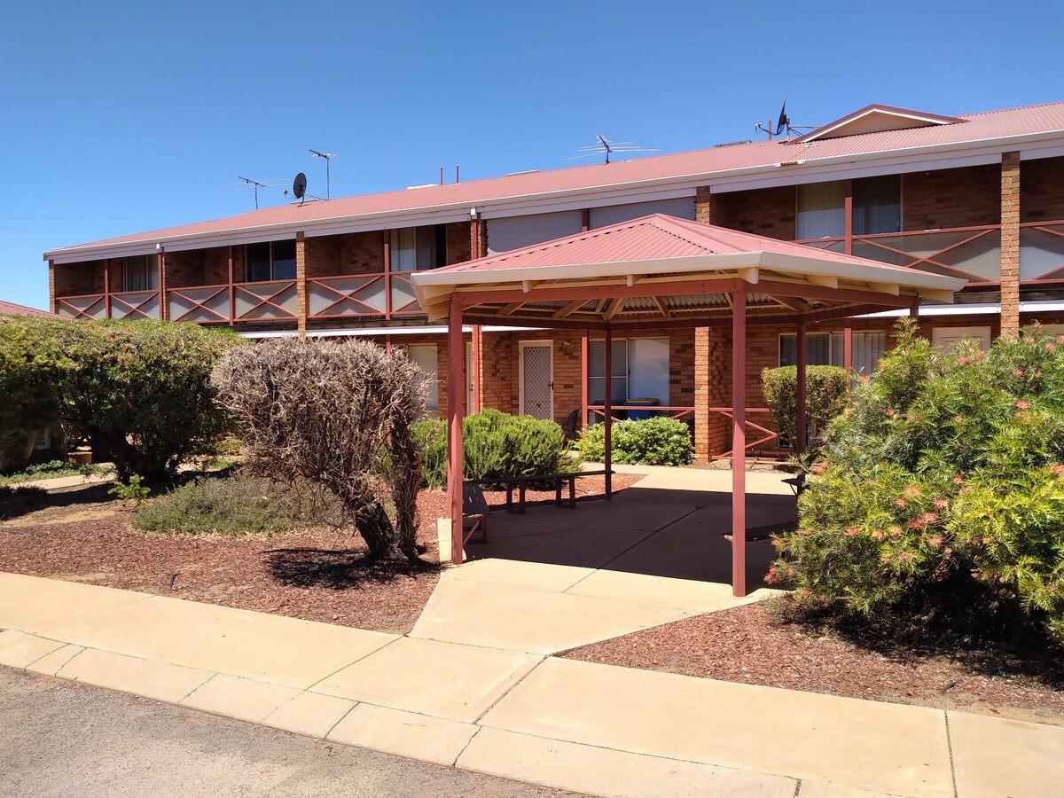 Cosy 2 bedroom Unit in a secure gated complex Condominiums for Rent