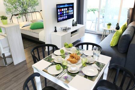 ★ The Oasis ★ FREE Garage & Bikes ★ Private Patio