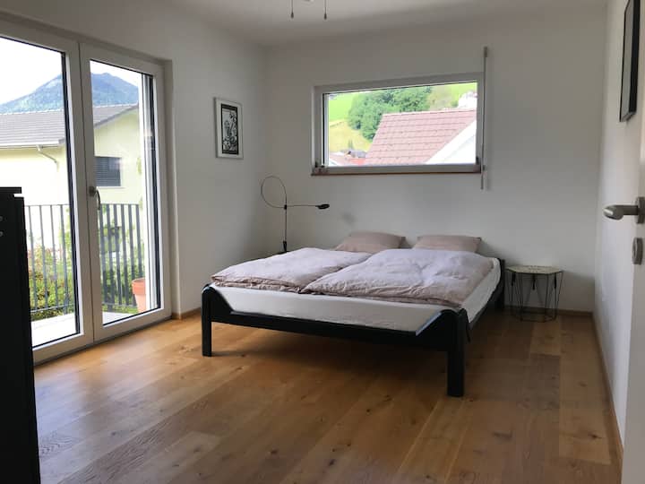 spálňa 1 (stredné poschodie) s manželskou posteľou (160 x 200 cm)