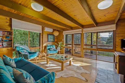 Retro Retreat (cosy, fireplace, outdoor bath)