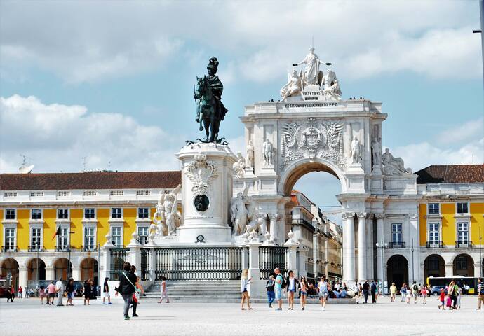 Stunning 3 Bedroom Apartment in Baixa-Chiado gallery image 2