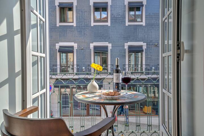 Chiado chic 2 bedroom 2 bathroom apt, top location gallery image 5
