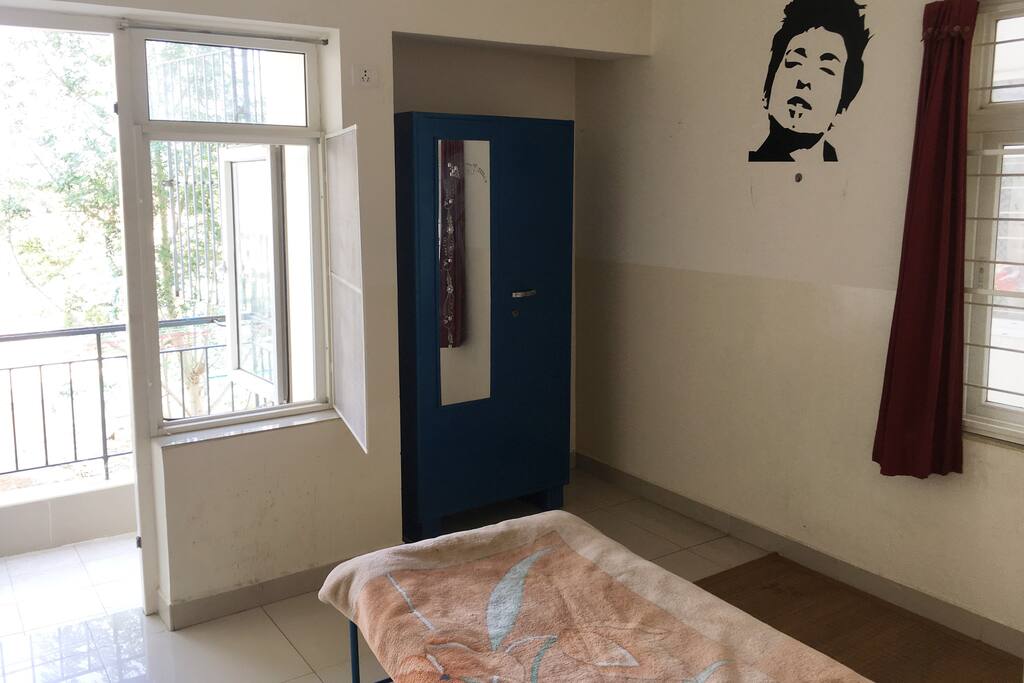 Airy and bright bedroom for 1 traveller, with an attached balcony