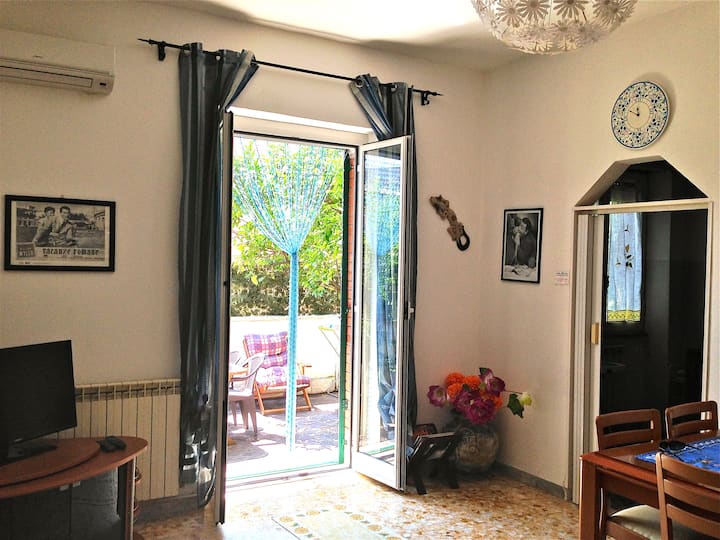 Private house with patio garden in Ostia Antica Houses for Rent in Aciliacastel Fusanoostia