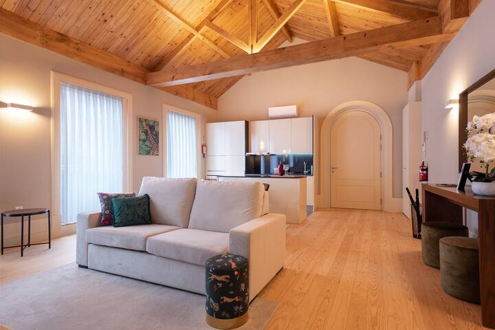 CC Downtown Palace – J