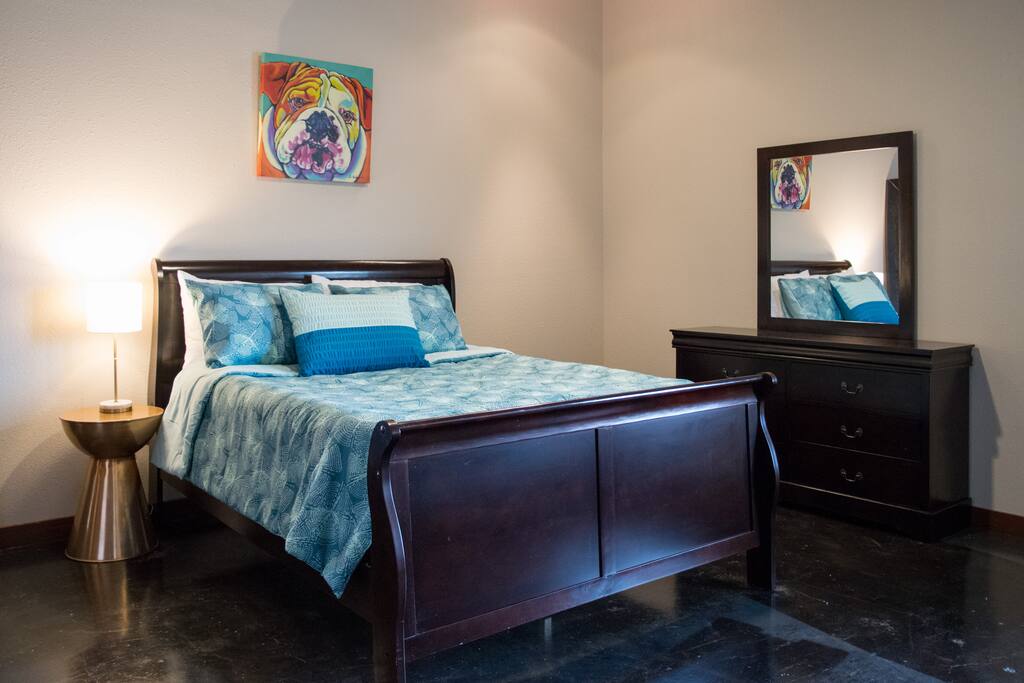 “Everything was perfect! The apartment is very good located, at walking distance from bars, restaurants and city center. The apartment was very clean, and with a lot of amenities. I stayed with my family (parents and sister) and the size was very convenient. Parking lot of big and easy to park. I would definately stay if I go back to Houston!” - Cristina A., Vandellòs, Catalunya, Spain