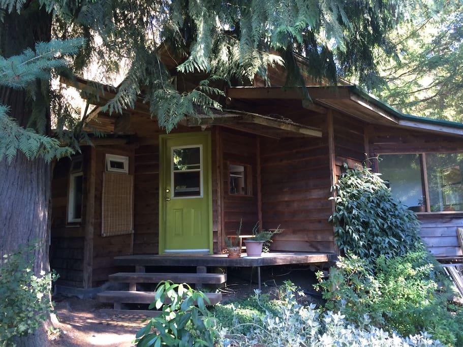 Front entrance to cottage