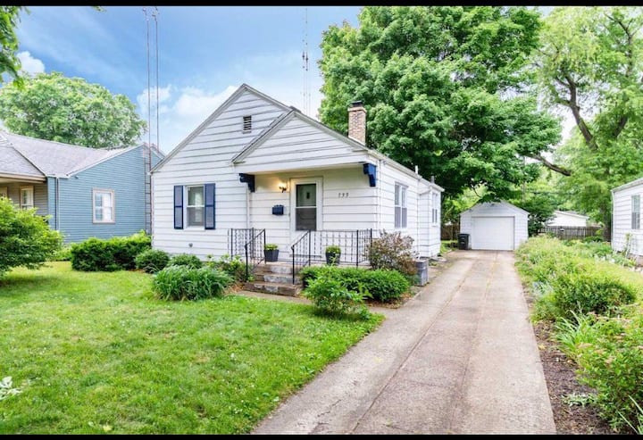 Home Under The Dome - Renovated Home Near Nd - South Bend, IN
