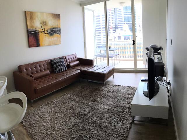 CLASSIC 2-BR in CBD, KENT STREET gallery image 2