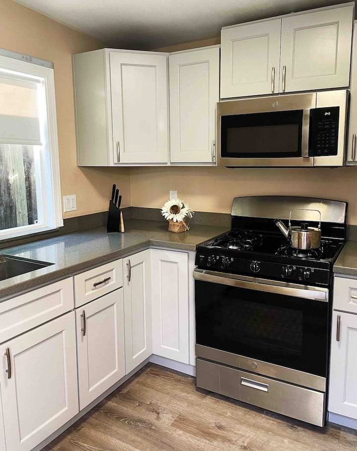 Deluxe Spacious Studio With Private Entrance - San Jose, CA