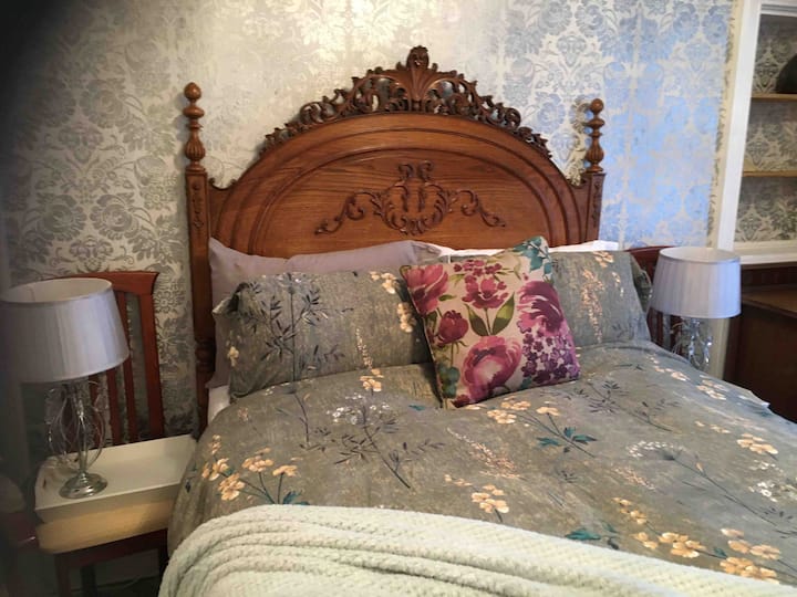 Una suntuosa cama cómoda te espera al final de un día perfecto. Los huéspedes a menudo comentan lo cómodas que son las camas.