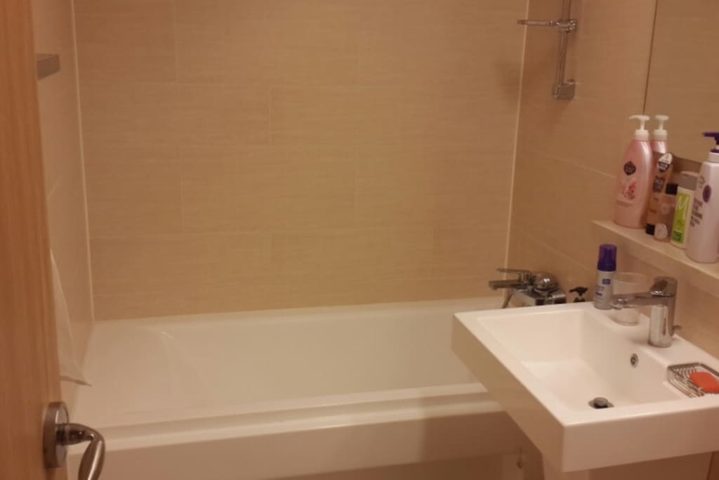 bath room with toiletries