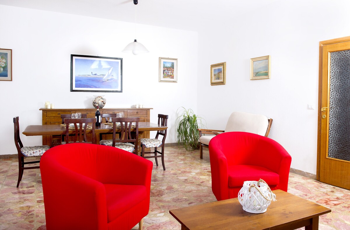Airbnb con migliori performance: Spacious apartment VERY CLOSE to the sea. a Castiglione Della Pescaia